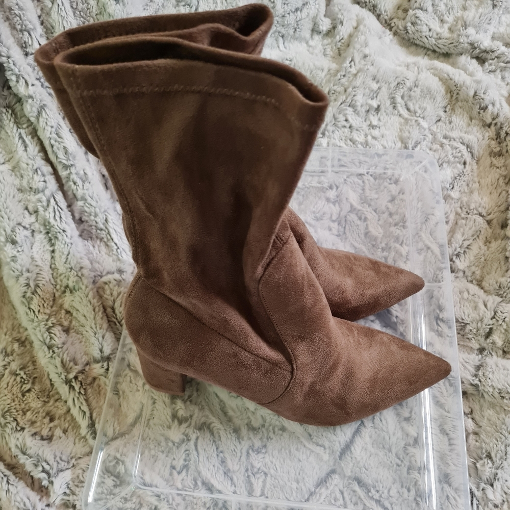 NWT Charlotte Russe BROWN SUEDE POINT BOOTS Size 8